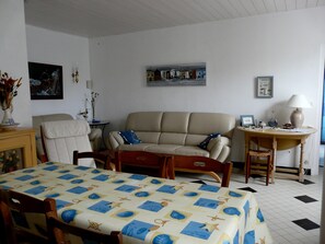 TV, DVD player - Country house with enclosed garden (La cotinière Saint-Pierre-d'Oléron)