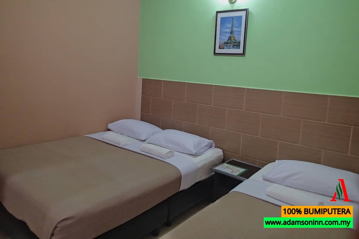 Standard Triple Room, Multiple Beds, No Windows | Living area | Flat-screen TV