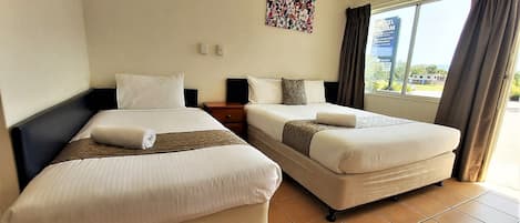 Deluxe Twin Room | Desk, laptop workspace, blackout curtains, iron/ironing board