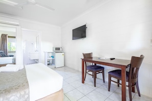 Executive-Zimmer, 1 Queen-Bett (Spa) | 1 Schlafzimmer, Schreibtisch, laptopgeeigneter Arbeitsplatz