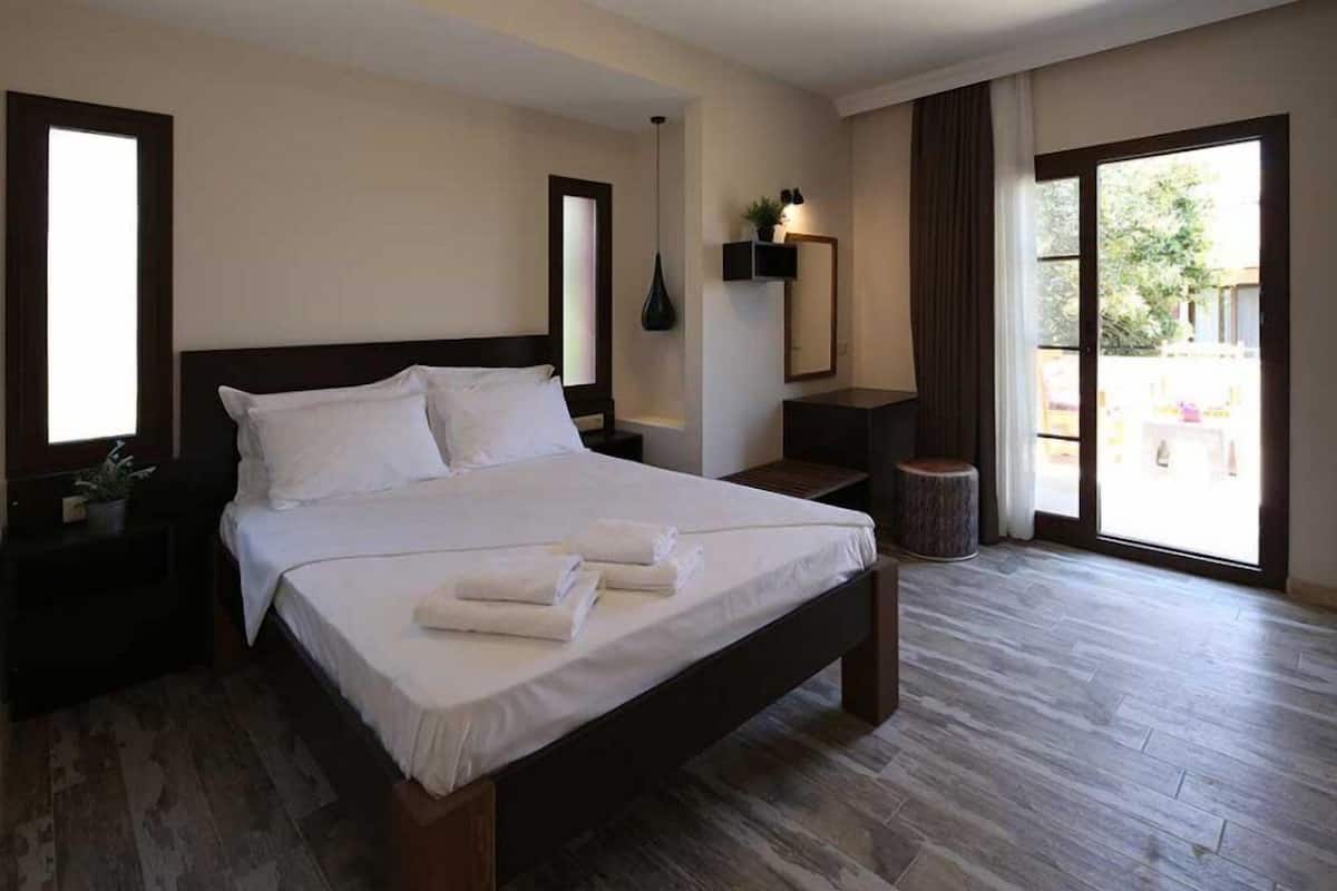 In-room safe, travel crib, free WiFi, bed sheets