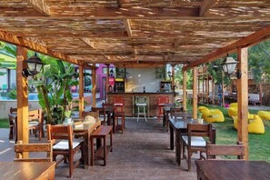 Breakfast, lunch and dinner served - Çeşmekeş Hotel (Cesme)