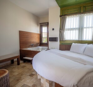 JAKUZILI ODA yuvarlak yatakli | In-room safe, travel crib, free WiFi, bed sheets - Çeşmekeş Hotel (Cesme)