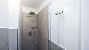 Apartment | Bathroom shower - Rental In Rome Argentina Studio Flat (Rome)