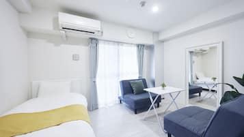 2 bedrooms, down duvets, individually decorated, individually furnished
