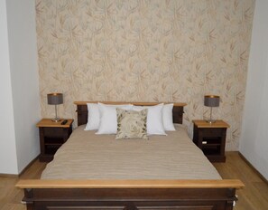 Apartment, 1 Queen Bed (Grey&Brown) | Desk, laptop workspace, soundproofing, free WiFi