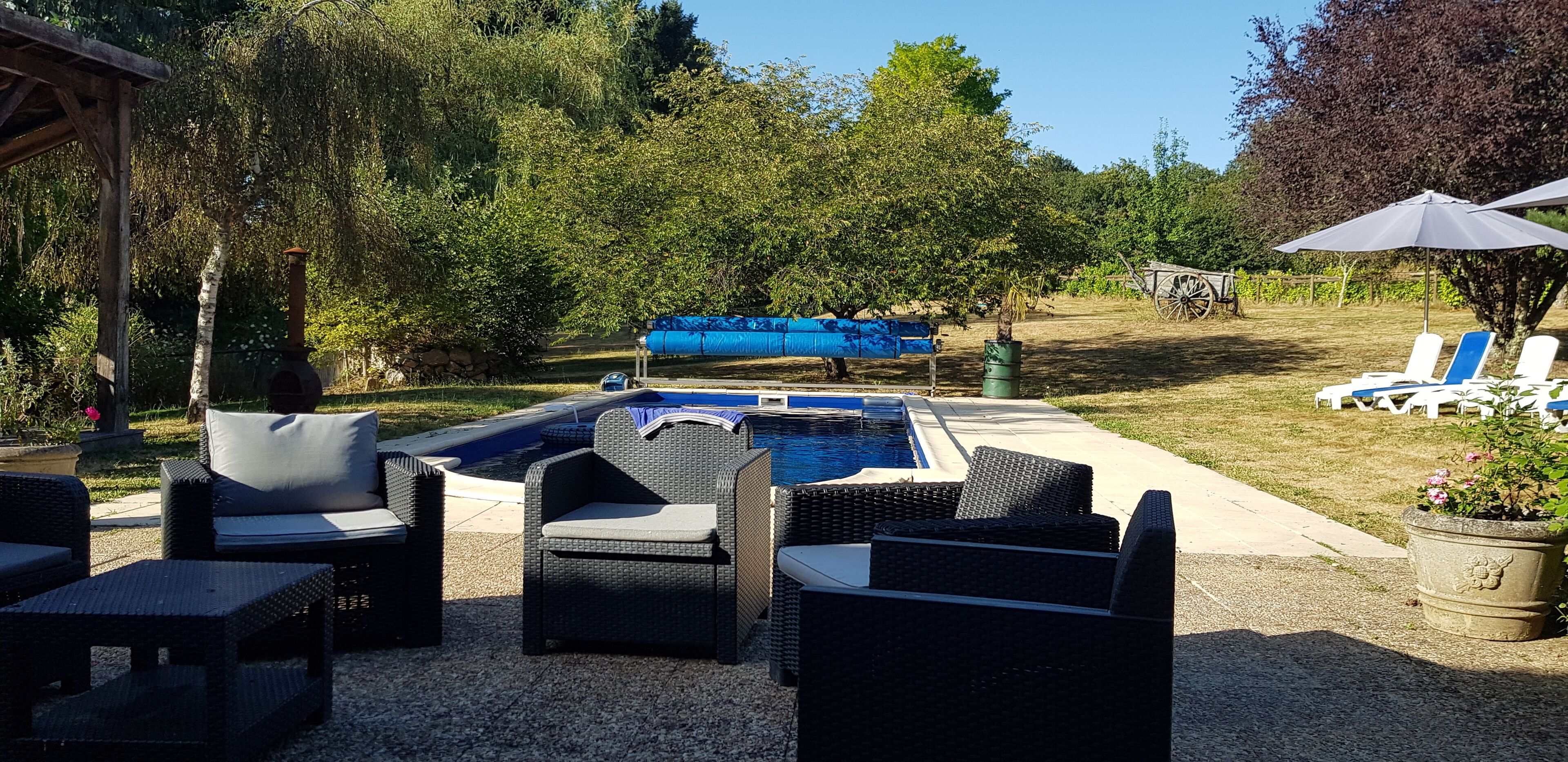 室外游泳池，恒温泳池，日光浴躺椅