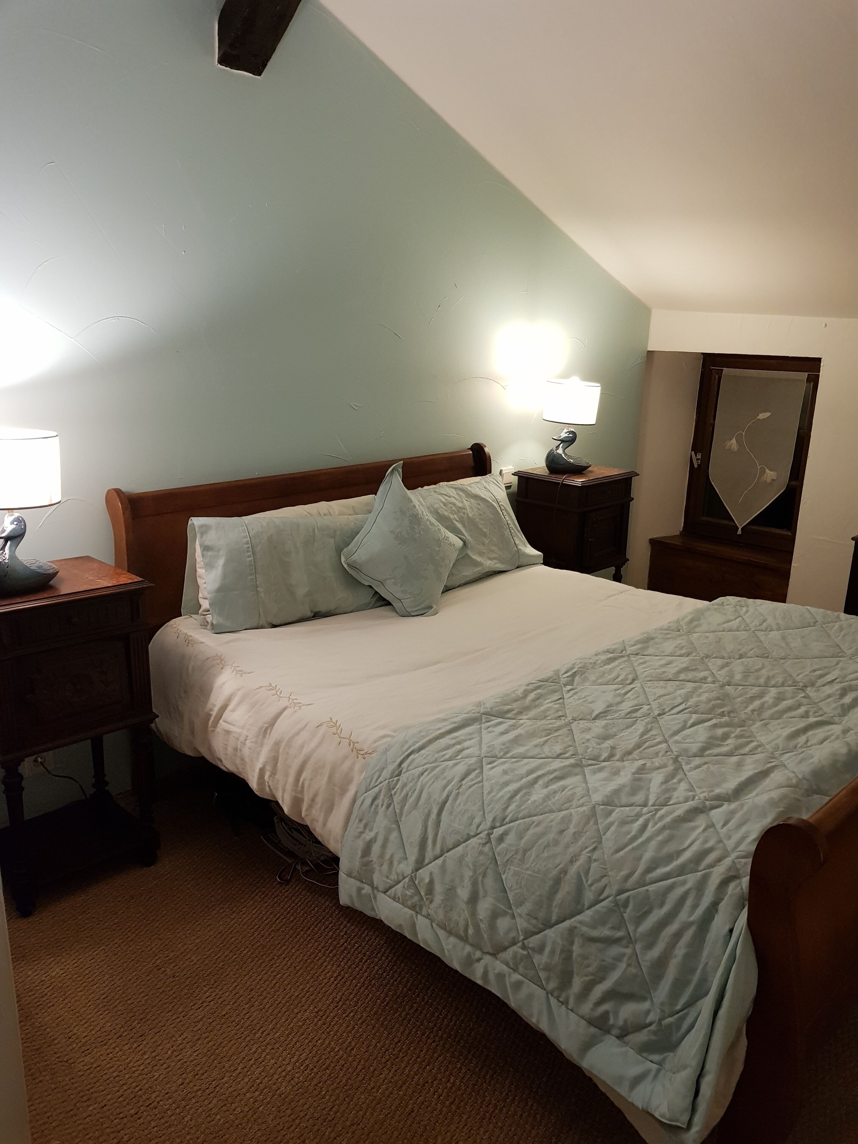 5 chambres, fer et planche à repasser, Wi-Fi, draps fournis