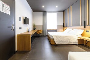 Down comforters, free WiFi, bed sheets - Hotel Central Lodge (Rome)