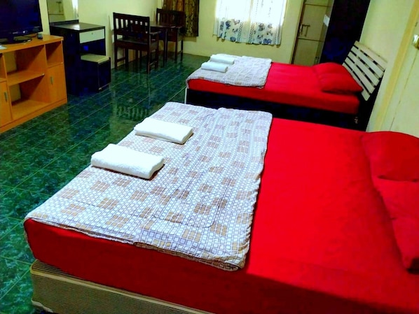 Family Suite | มินิบาร์, ตู้นิรภัยในห้องพัก, โต๊ะทำงาน, ผ้าม่านกันแสง