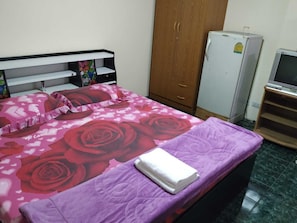 Budget Deluxe Room | 미니바, 객실 내 금고, 책상, 암막 커튼
