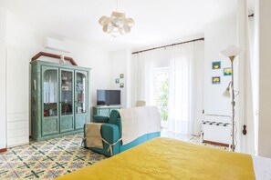 Apartment, 2 Bedrooms, Pool Access