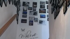 A staircase with a wall decorated with framed photos and a 'Welcome to our home' sign. - Guest House Roki & Diva - Adults only (Zadar)