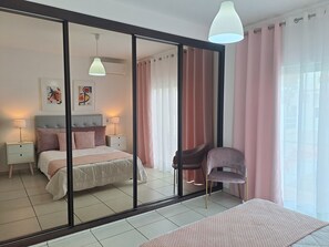 2 makuuhuonetta, silitysrauta/-lauta, ilmainen Wi-Fi, vuodevaatteet