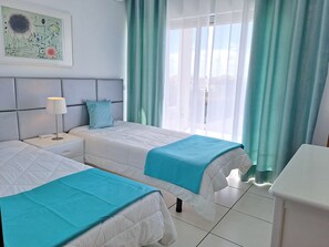 2 bedrooms, iron/ironing board, free WiFi, bed sheets - T2 1º vista mar Galé, wifi, a/c, piscina, para a p (Albufeira)