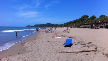 Una spiaggia nelle vicinanze