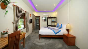 Deluxe Double Room, Garden View | Premium bedding, minibar, desk, soundproofing