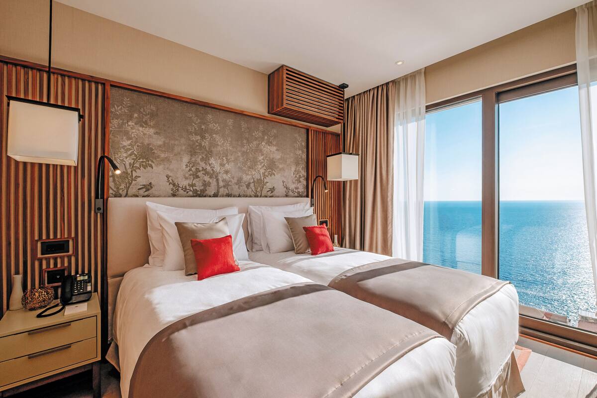 Deluxe Suite (Duplex) | Premium bedding, minibar, in-room safe, blackout curtains