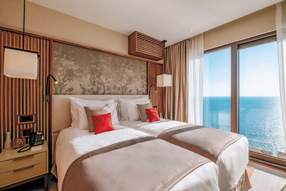 Ropa de cama de alta calidad y minibar