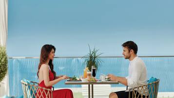 Se sirven desayunos, almuerzos, cenas y cocina mediterránea