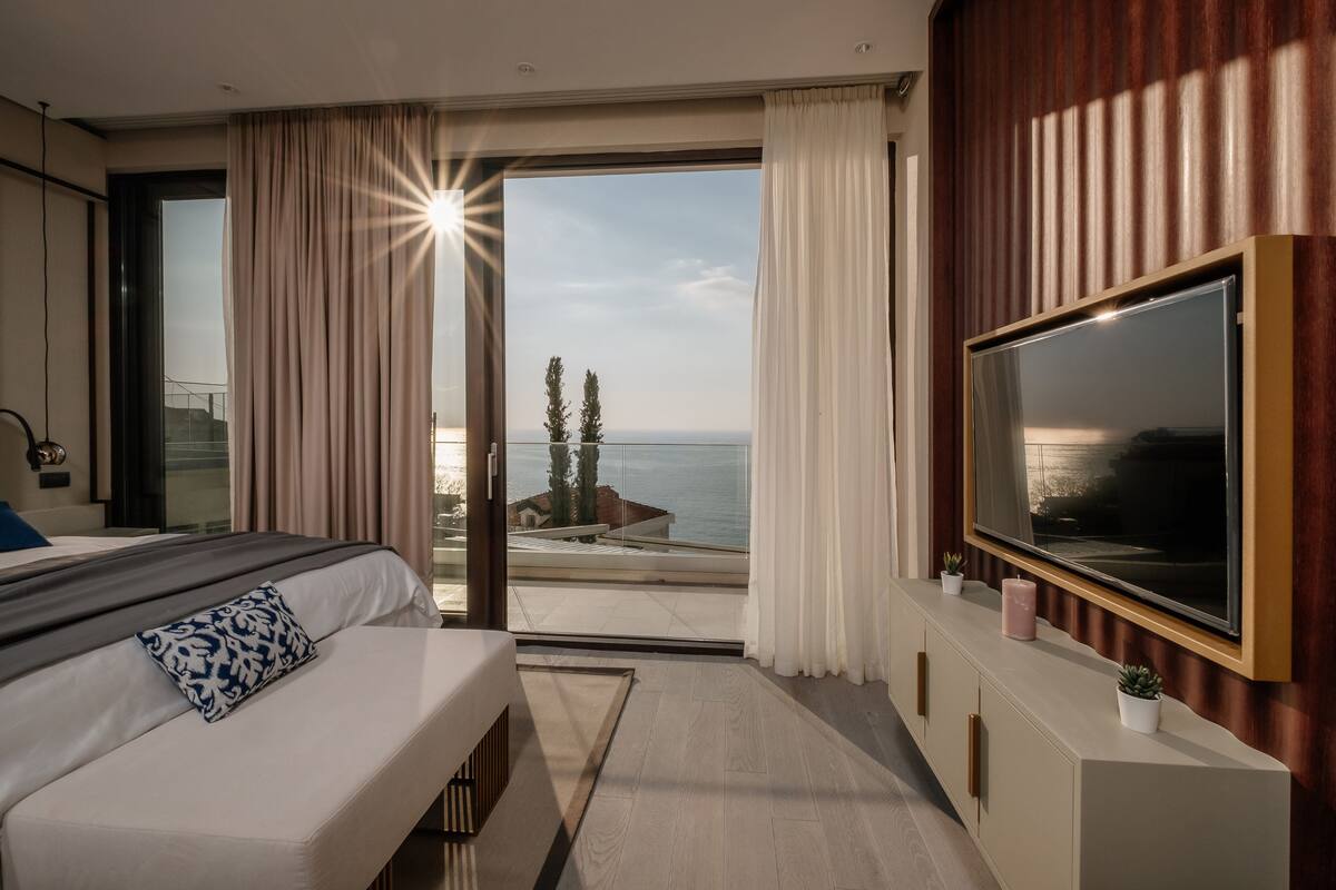 Premium bedding, minibar, in-room safe, blackout curtains