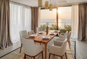 Premium bedding, minibar, in-room safe, blackout drapes - ĀNANTI Resort, Residences & Beach Club - The Leading Hotels of the World (Drobnici)