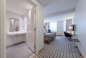 Minibar, desk, iron/ironing board, free WiFi