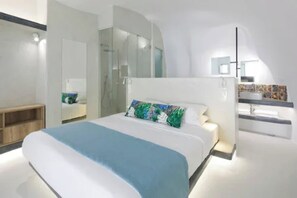 Minibar, in-room safe, desk, laptop workspace - Edem Boutique Suites (Santorini)