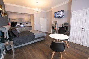 1 bedroom, in-room safe, desk, iron/ironing board