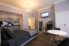 1 bedroom, in-room safe, desk, iron/ironing board