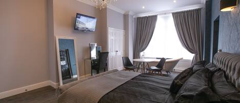 1 bedroom, in-room safe, desk, iron/ironing board