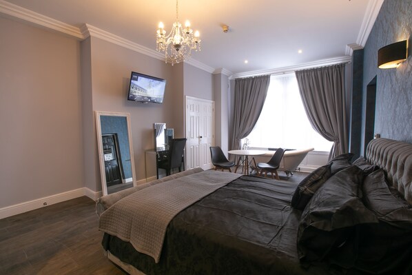 1 bedroom, in-room safe, desk, iron/ironing board