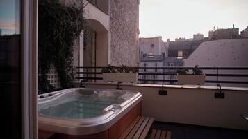 Luxury Room Midnight Bath | Balcony view