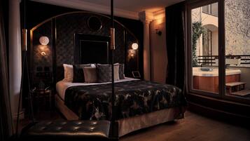 Luxury Room Midnight Bath | Premium bedding, in-room safe, blackout curtains, soundproofing