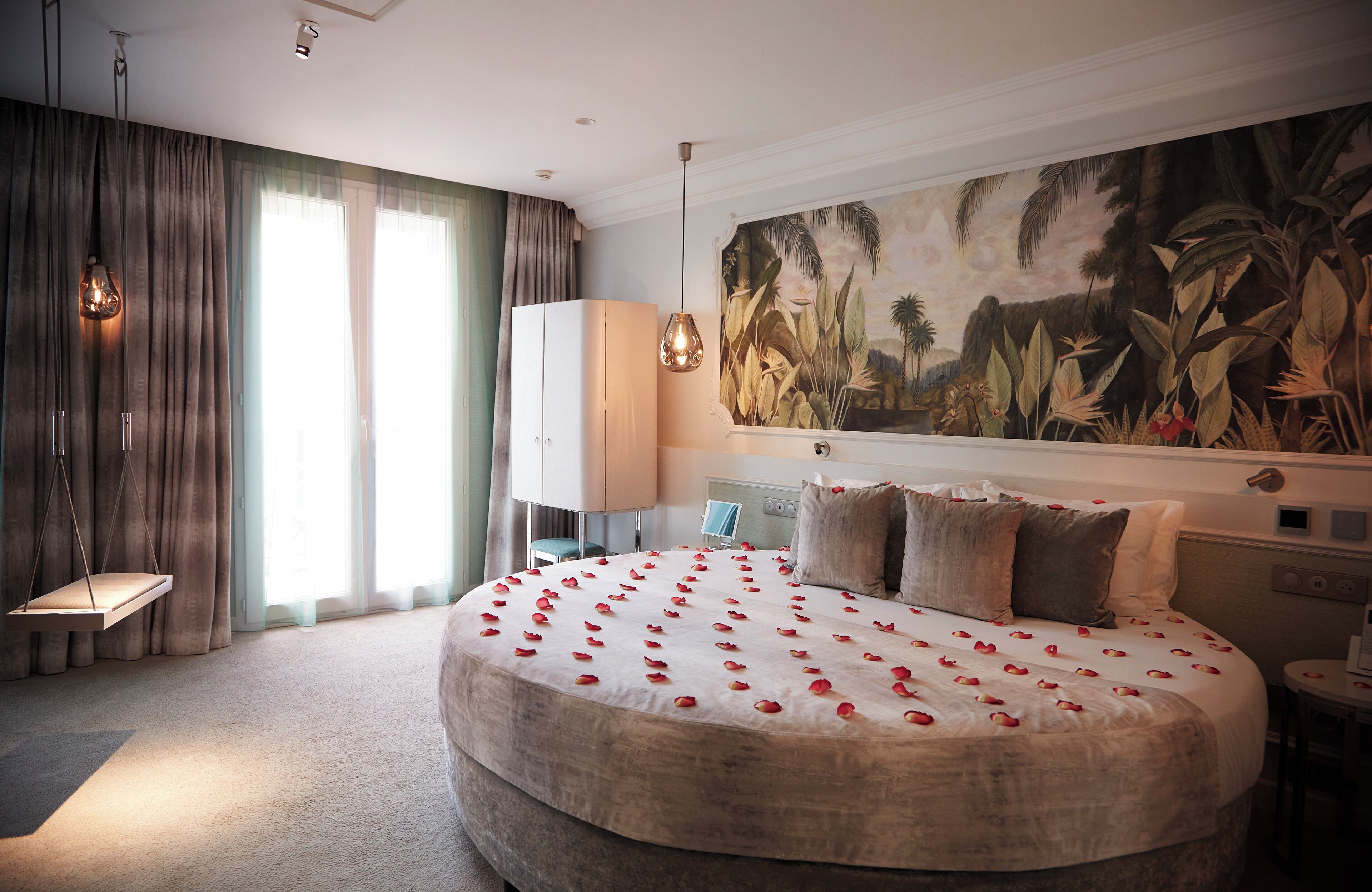 Phòng đôi Cao cấp (Extravagante) | Bộ đồ giường cao cấp, két bảo mật tại phòng, màn/rèm cản sáng 