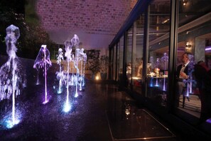Breakfast, lunch, dinner and brunch served - Paris j'Adore Hotel & Spa (Paris)