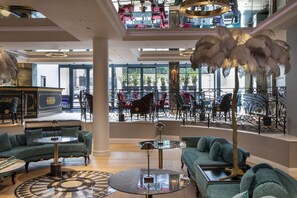 Breakfast, lunch served; local and international cuisine, garden views - Paris j'Adore Hotel & Spa (Paris)