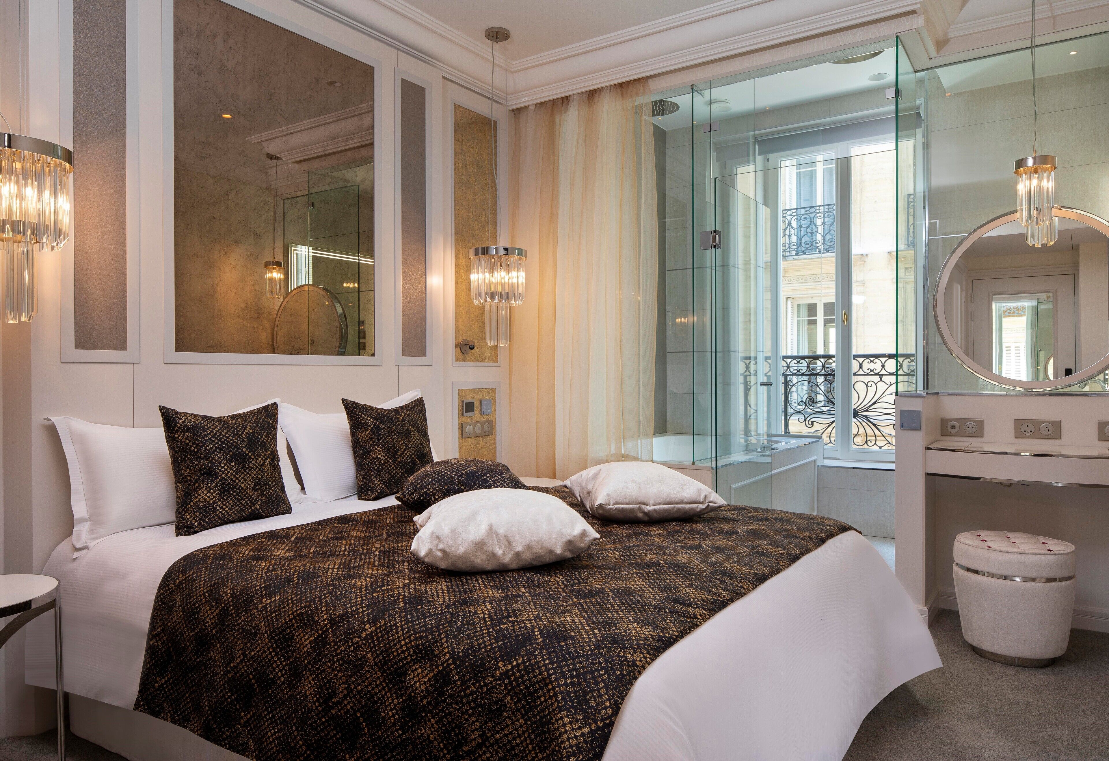 Premium bedding, in-room safe, blackout curtains, soundproofing
