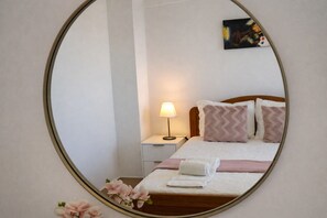 2 bedrooms, iron/ironing board, travel cot, free WiFi