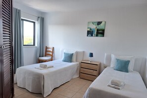 2 bedrooms, iron/ironing board, travel cot, free WiFi