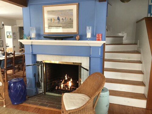 COZY, QUIET, CONVENIENT,1/2 ACRE. FAMILY VACATION HOUSE BY BUS STOP/BIKE PATH.  