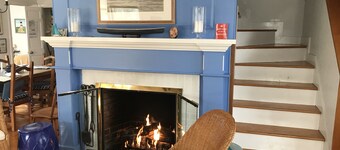 COZY, QUIET, CONVENIENT,1/2 ACRE. FAMILY VACATION HOUSE BY BUS STOP/BIKE PATH.  