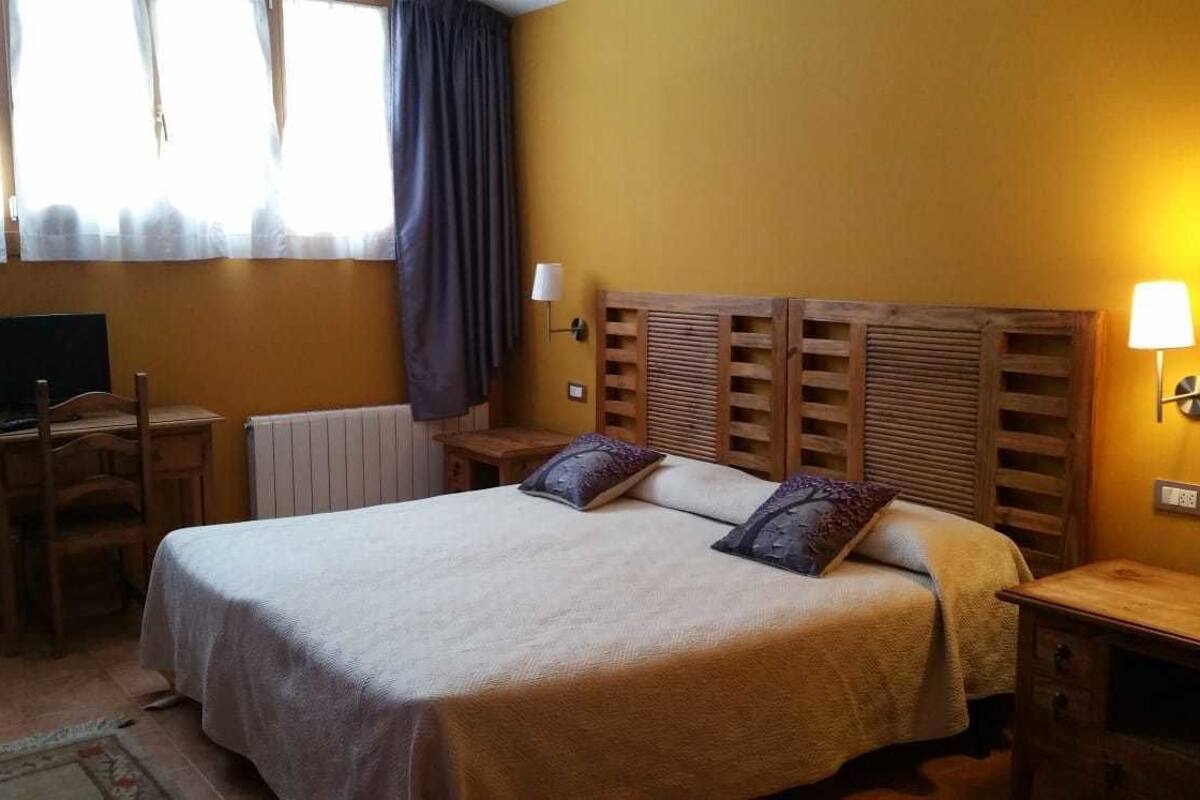 Deluxe Double Room (Ciclamen) | Desk, iron/ironing board (on request), rollaway beds (surcharge)