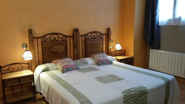 Deluxe-Doppelzimmer (Lavanda) | Schreibtisch, Bügeleisen/Bügelbrett, Zustellbetten, kostenloses WLAN