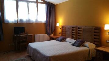 Desk, iron/ironing board, rollaway beds, free WiFi