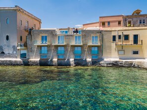 บริเวณภายนอก