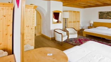 Suite, 1 Queen Bed, Terrace | In-room safe, free cribs/infant beds, free WiFi