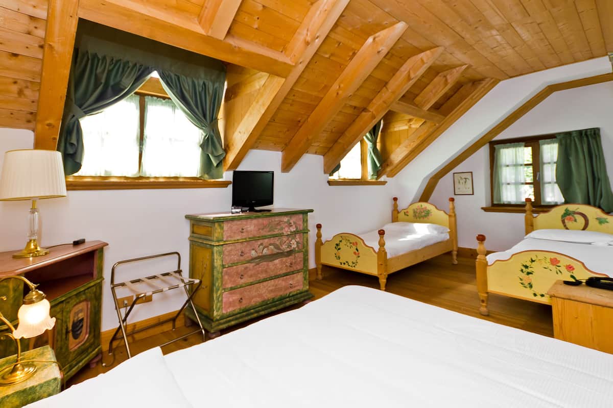 family room, multiple beds | in-room safe, free cots/infant beds, free wifi