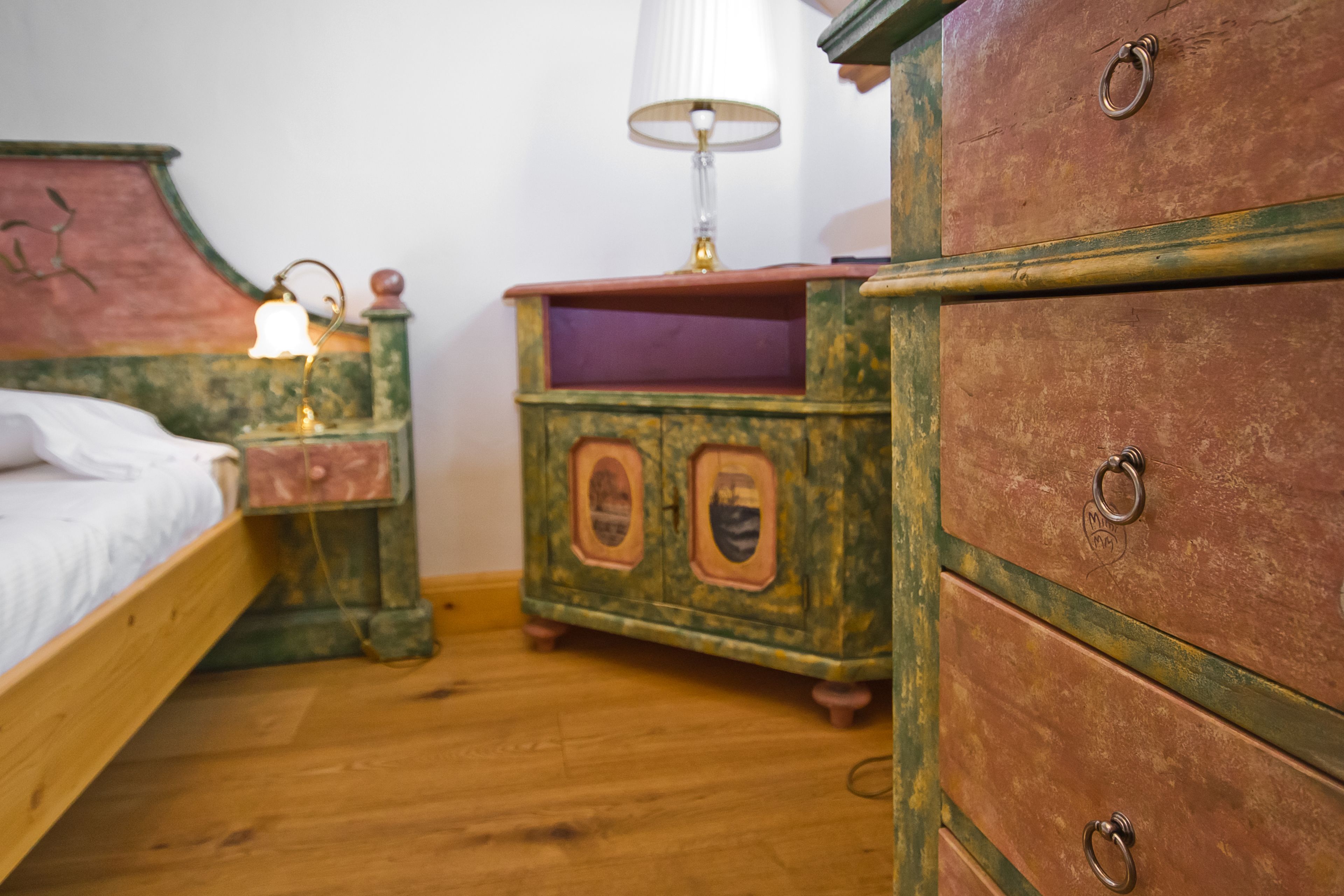 standard double room, 1 queen bed | in-room safe, free cots/infant beds, free wifi