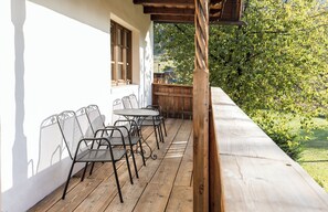 Suite, 1 Tempat Tidur Queen, teras | Teras/patio